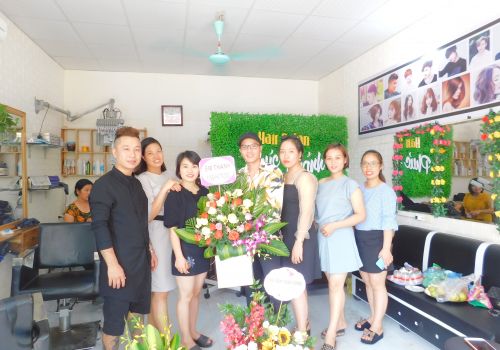 Xin chúc mừng cho bạn học viên đã từng học tại Viện Đào Tạo Thẩm Mỹ khai trương quán làm ăn phát tài lộc ,chúc cho em bước khởi nghiệp đầu tiên thành công rực rỡ 